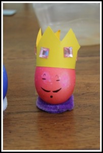 king easter egg, crowning an easter egg, crown for an easter egg