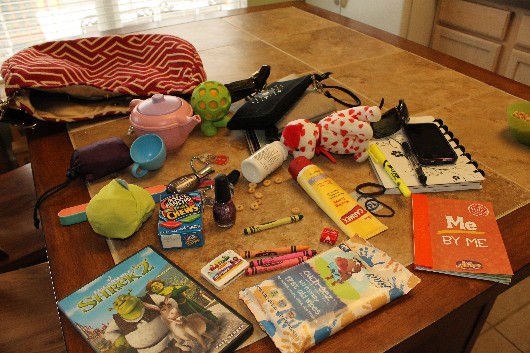 what's in moms purse, mom has everything in her handbag