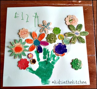 Handprint Flower Bouquet #kidsinthekitchen