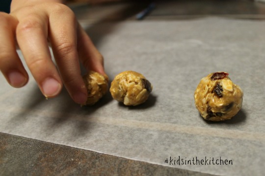 Peanut Butter and Oatmeal Power Balls #kidsinthekitchen