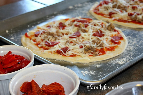 Pizza Night with Classico Sauces #familyfavorites #shop #cbias