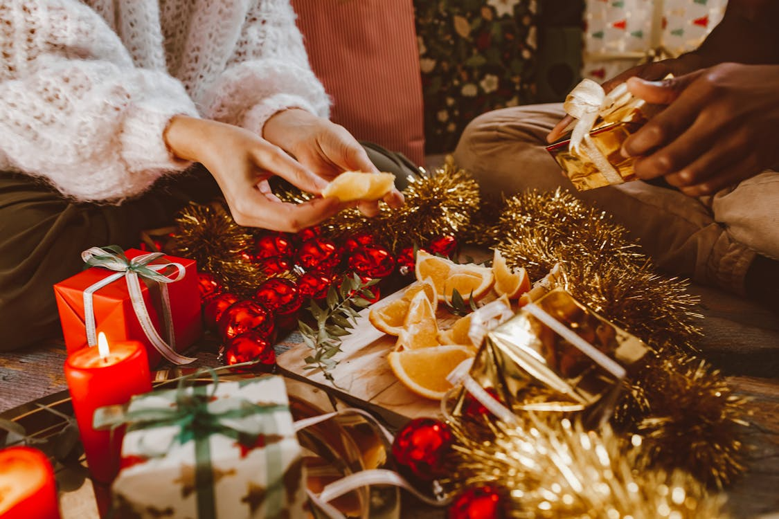 gift ideas for difficult shoppers, unique gift ideas, hard-to-please gift solutions, personalized presents for the indecisive, gift guide for challenging recipients, thoughtful gifts for picky individuals, location-specific gift ideas, last-minute gift ideas for struggle, gift shopping tips for tough-to-please, presents for hard-to-buy-for
